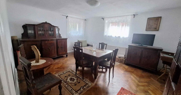 Apartament 3 camerere, decomandat - zona Central.