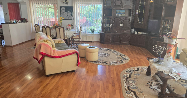 Vand proprietate in Deva. zona Ceangai, compusa din 2 case de locuit,