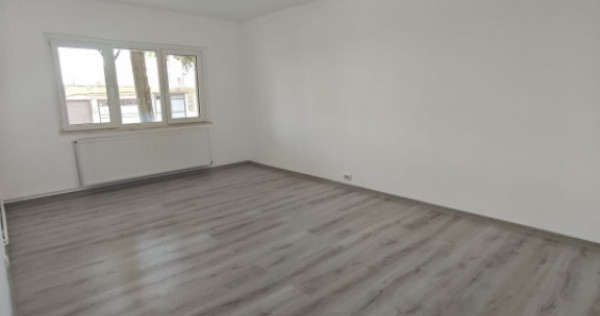 Apartament spațios,de vanzare, 3 camere, 98 mp, zona Petru