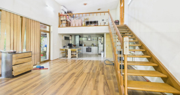 Casa compusa din doua apartamente, de vanzare, cu 8 camere,