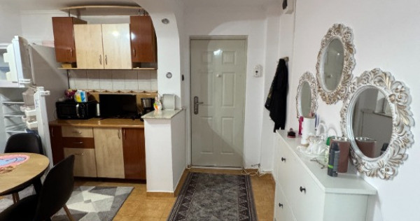 Vand apartament cu 2 camere decomandat