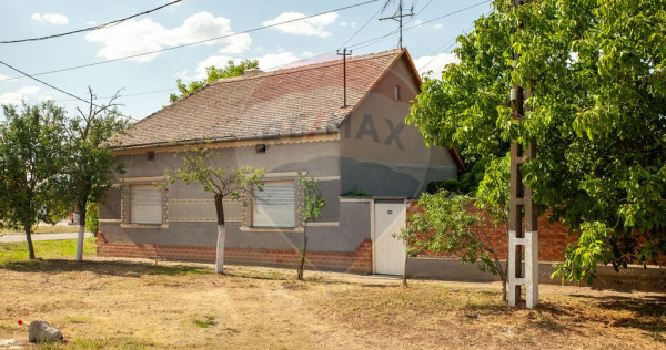 Casă solidă cu 4 camere, demisol și garaj – Pecica