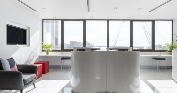 Alăturați-vă unui mediu de lucru colaborativ în Spaces Business Garden