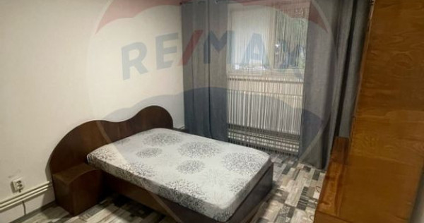 Apartament cu 3 camere de vânzare în zona Rovine