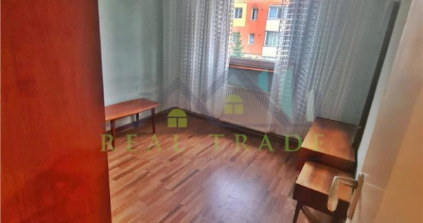 Apartament 3 camere etaj intermediar Calea Bucuresti