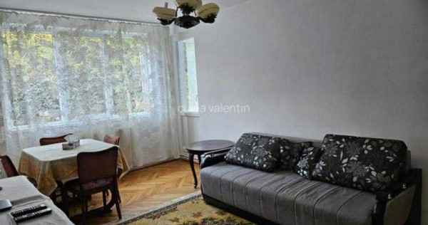 Apartament 3 camere, decomandat - zona Garii