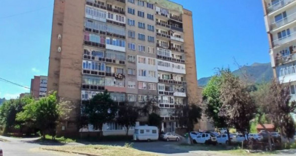 Apartament 2 camere, localitatea Lupeni, judetul Hunedoar...