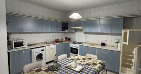 Povestea unei case la doar 200 m de valuri, cu piscină și