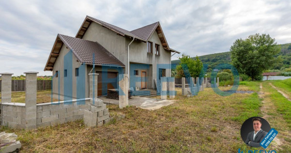 Vilă spațioasă cu vedere la pădure, la doar 15 minute...