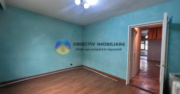 Apartament de vânzare 3 camere- pretabil pentru spațiu com