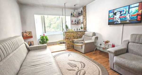 Apartament 3 camere de vanzare Bacau