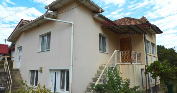 CASA IN BERISLAVESTI - LA 8 KM DE CALIMANESTI