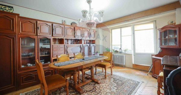 De vânzare – Apartament 4 camere decomandat – ultrac...