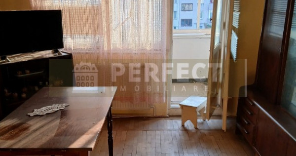 2 camere semidecomandat, Democratiei,PRET 42000 euro!