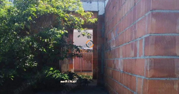 Teren plus casa in constructie la rosu Mosnita Veche