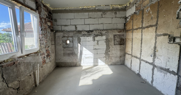 Casă cu 4 camere în Hunedoara