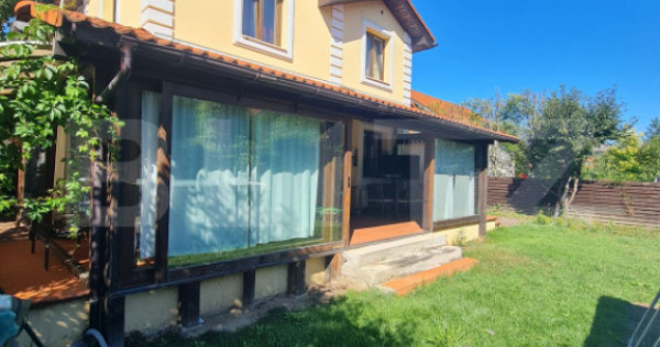 Casa individuala cu 4 camere, 520 mp de teren, zona cu acces