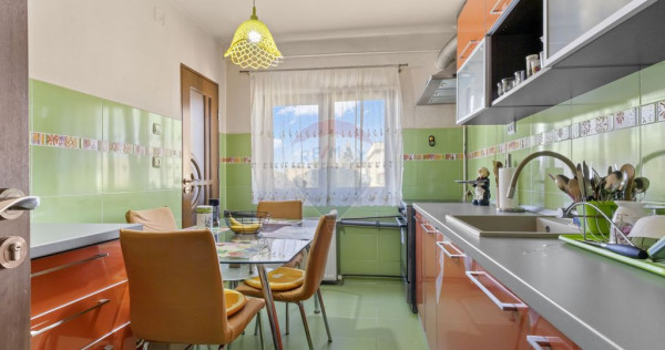 Apartament cu 5 camere decomandat de vanzare in Micalaca,...