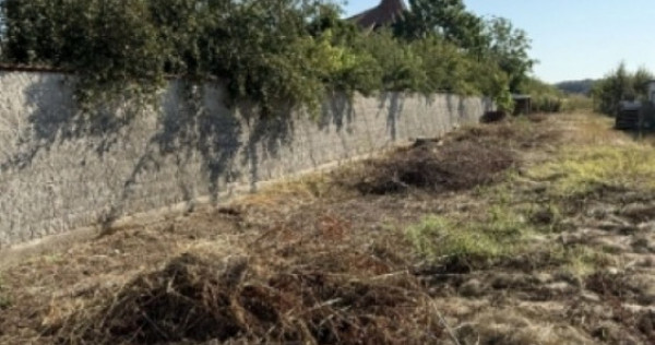 Teren de vanzare in Potigrafu, deschidere 9ml, 2500mp, 40.000euro