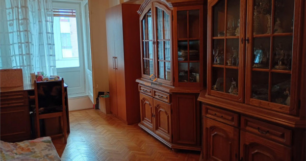 Apartament cu 3 camere de inchiriat