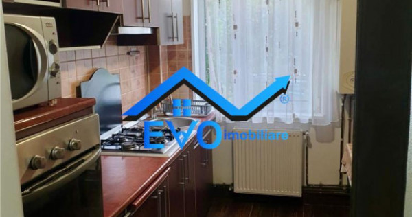 Apartament cu 2 camere, etajul 1, geam la baie, zona Podu Ro