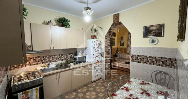 Casa individuala cu 2 camere, 2 bai in zona Odobescu, Com...