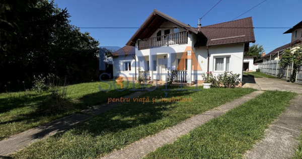 Casă 2015 - 4 dormitoare, 2 băi, 2 bucătării