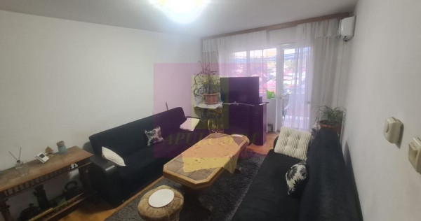 Apartament cu 3 camere de vanzare in Campina - Zona Cuza