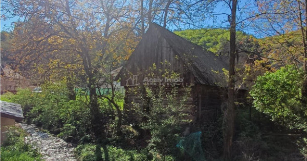 Teren intravilan cu toate utilitatile in sat de munte