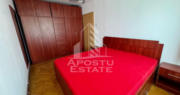 Apartament cu 3 camere, decomandat, centrala proprie, zon...