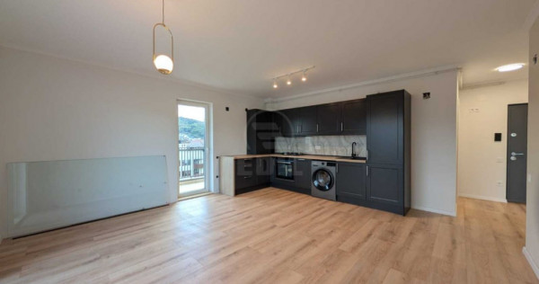 Apartament 3 camere semidecomandat zona Eroilor