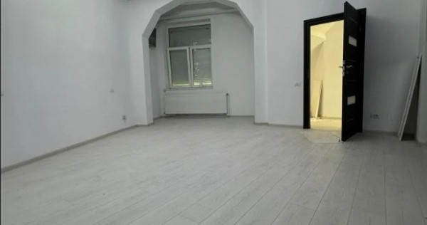 { Metrou UNIVERSITATE } Apartament 4 camere