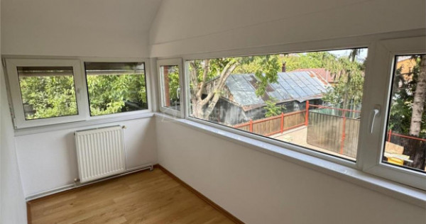 Casa cu 5 camere situata #238;n Ploiesti, aproape de centrul