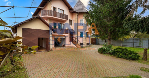 Vilă cu 6 dormitoare, 2 garaje, anexe multiple - 2076 mp...