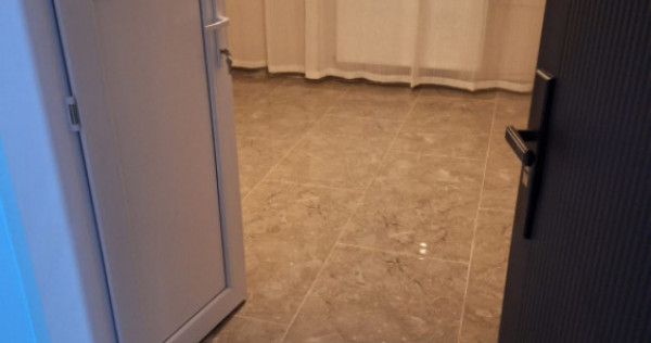 Camera camin, cu baie in interior, renovata, mobilata si uti