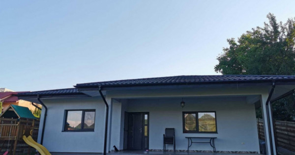 Casa parter, 4 camere, 2 bai, mobilata cu 450 mp teren in z