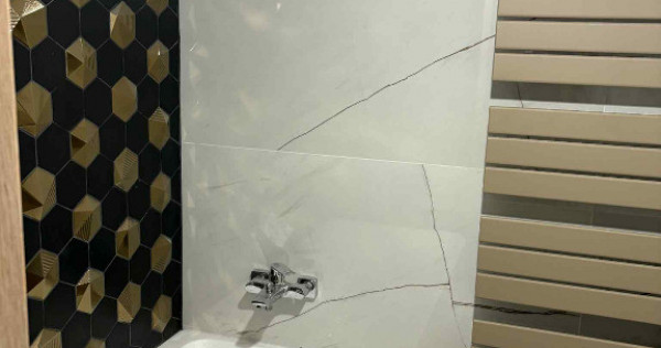 Apartament de 3 camere zona Calea Bucuresti(zona Liceul de Informatica