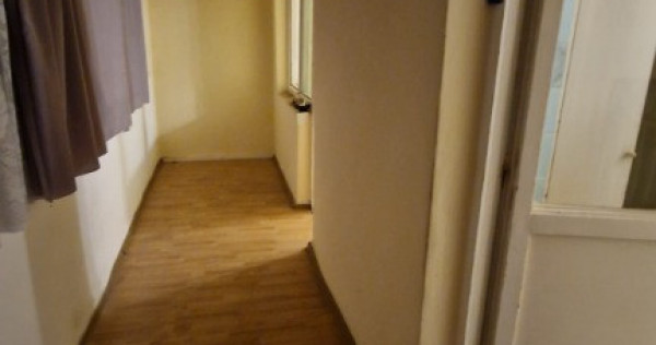Apartament 2 camere confort 1 Viziru 1 etaj 2/4 Liber