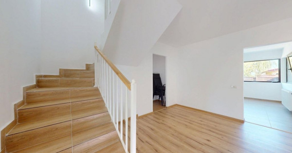 Casa Duplex cu 3 dorm.+ Dressing + Panouri Solare! Cu 2 i...