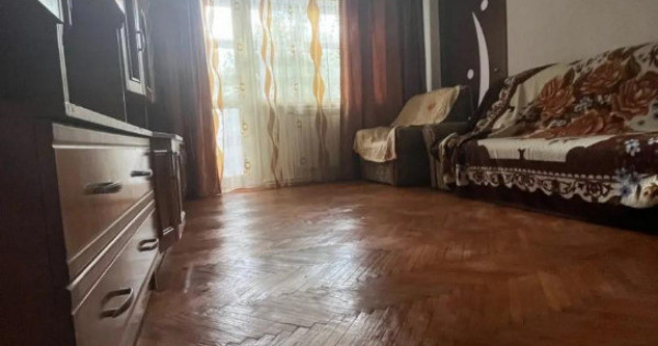 Scoala 8, I.C. Bratianu, 3 camere, etaj 2, gaze, vanzari Constanta