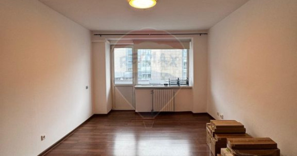 Apartament cu 4 camere/birou de închiriat Piata Victoriei