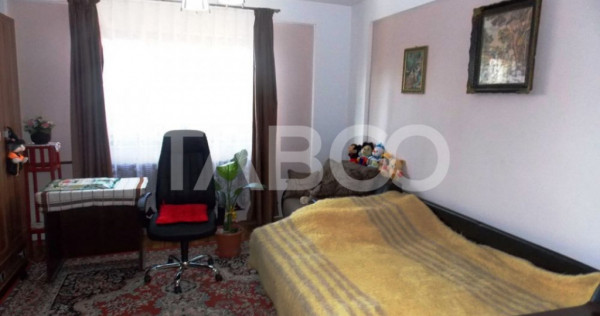 Casa individuala de vanzare 370mp 6 camere si 760 mp teren G