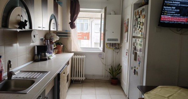 Apartament 4 camere, decomandat,zona Miorita