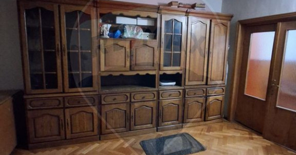 Apartament cu 4 camere de vânzare în zona Iosia