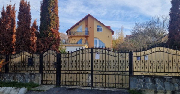 Casa modernă, cu livadă, foișor și garaj, Pucioasa, Dambovita