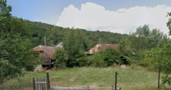 Teren cu casa demolabila, zona Baia de Fier Gorj