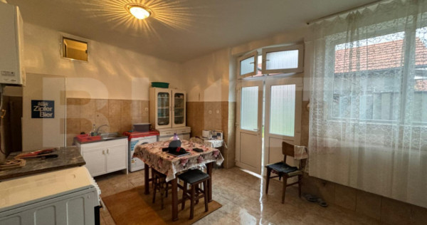 Casă 3 corpuri &bull; Central Geoagiu &bull; 657 mp teren &bull; Gar