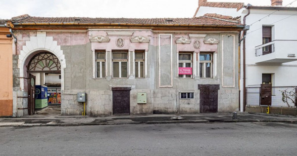 Casă interbelică cu tavane &icirc;nalte, demisol și curte, ...