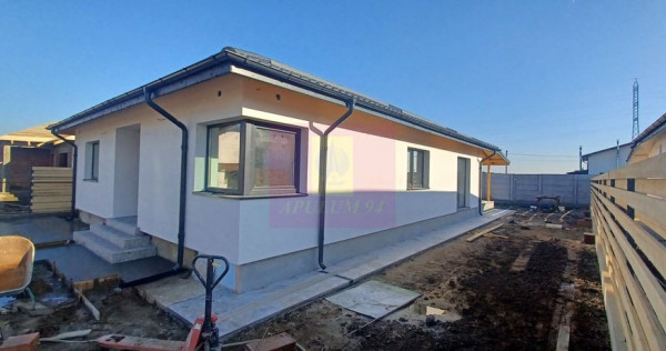 Săbăreni, casă parter 4 camere, CT, terasă, pivniță...