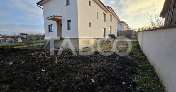 Casa tip duplex de vanzare 120 utili teren 300 mp Sura Mica